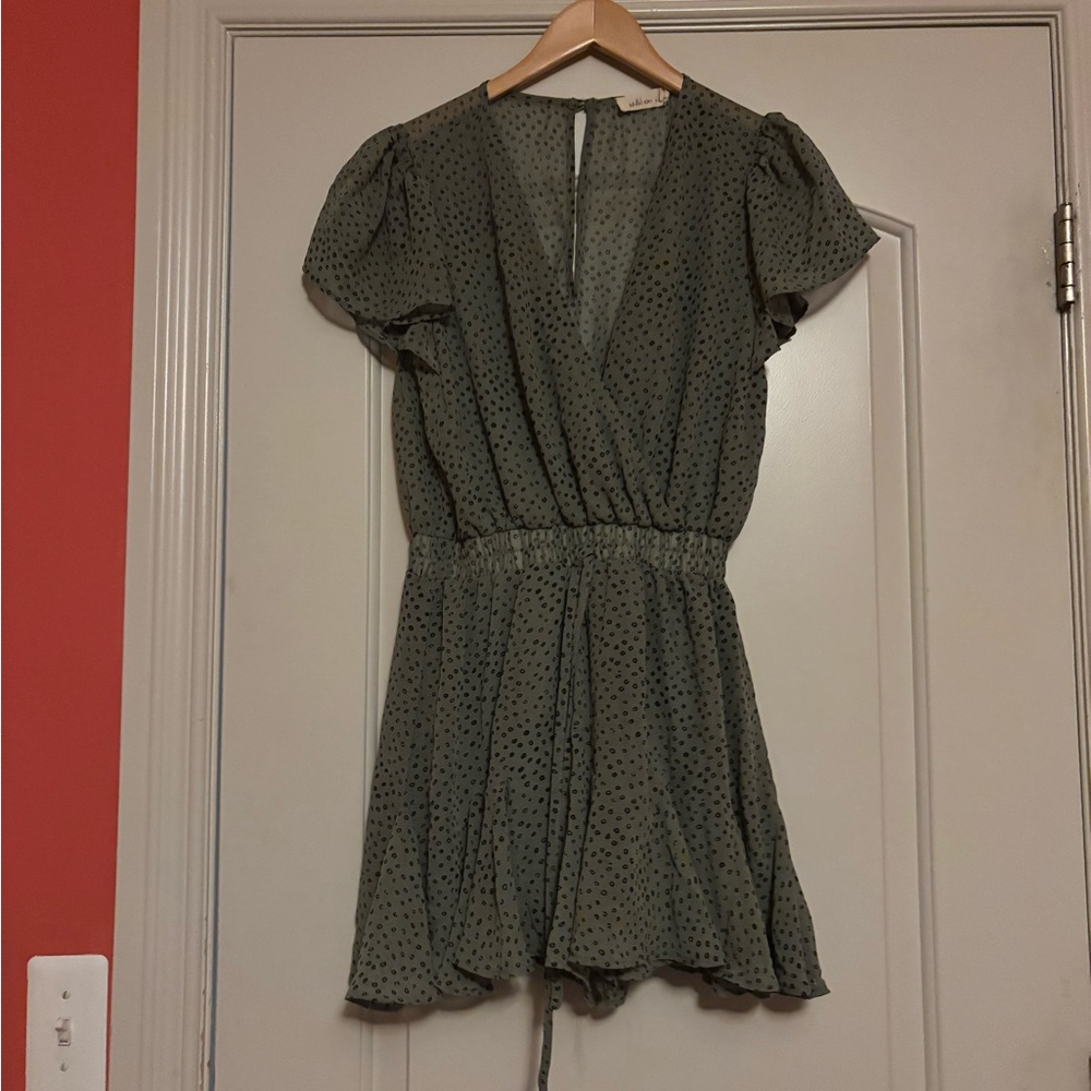 MILLIBON Women’s Green Polka Dot Romper Double lined in shorts. Flutter Sleeves.